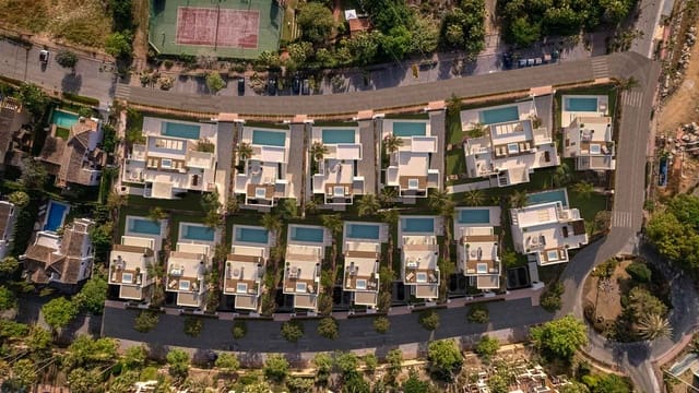 5 sovrum Villa till salu i Centro, Estepona med pool - 1 950 000 € (Ref: 9599443)