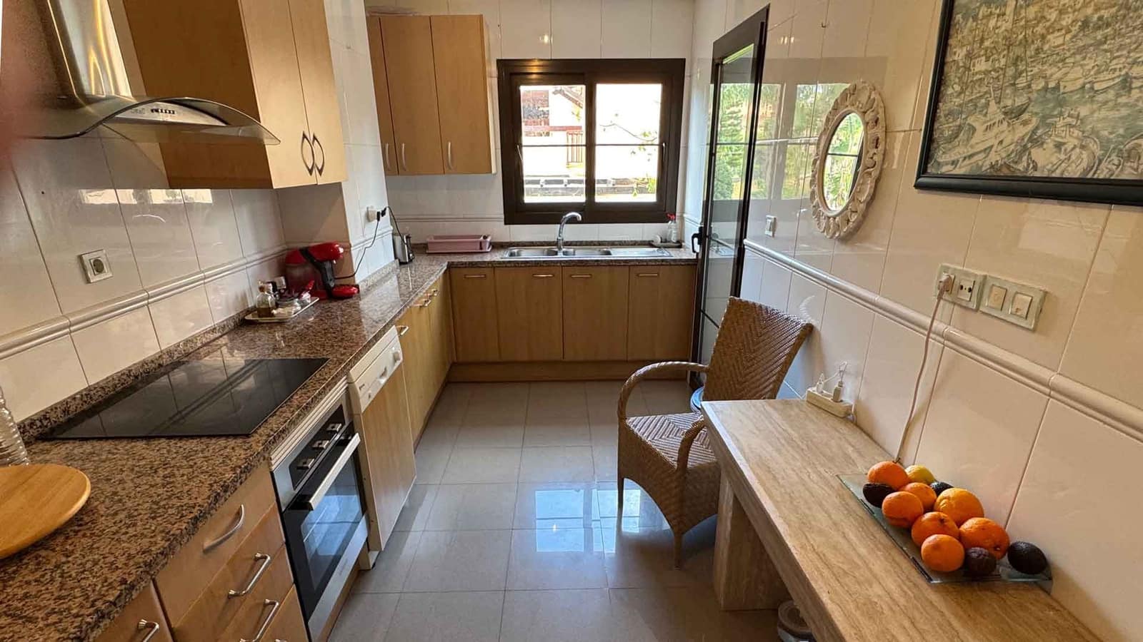 4 makuuhuone Huoneisto myytävänä paikassa Estepona mukana uima-altaan - 850 000 € (Ref: 9599444)