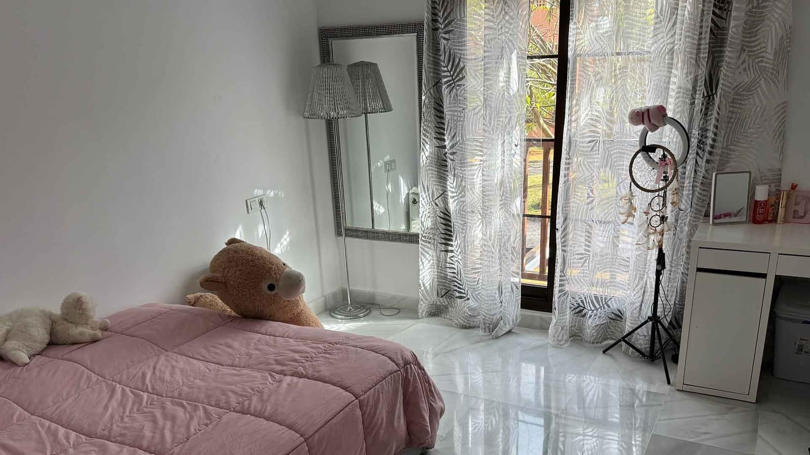 4 makuuhuone Huoneisto myytävänä paikassa Estepona mukana uima-altaan - 850 000 € (Ref: 9599444)