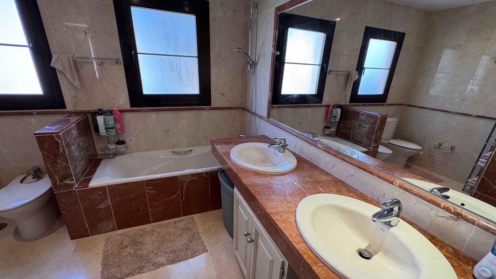 4 makuuhuone Huoneisto myytävänä paikassa Estepona mukana uima-altaan - 850 000 € (Ref: 9599444)