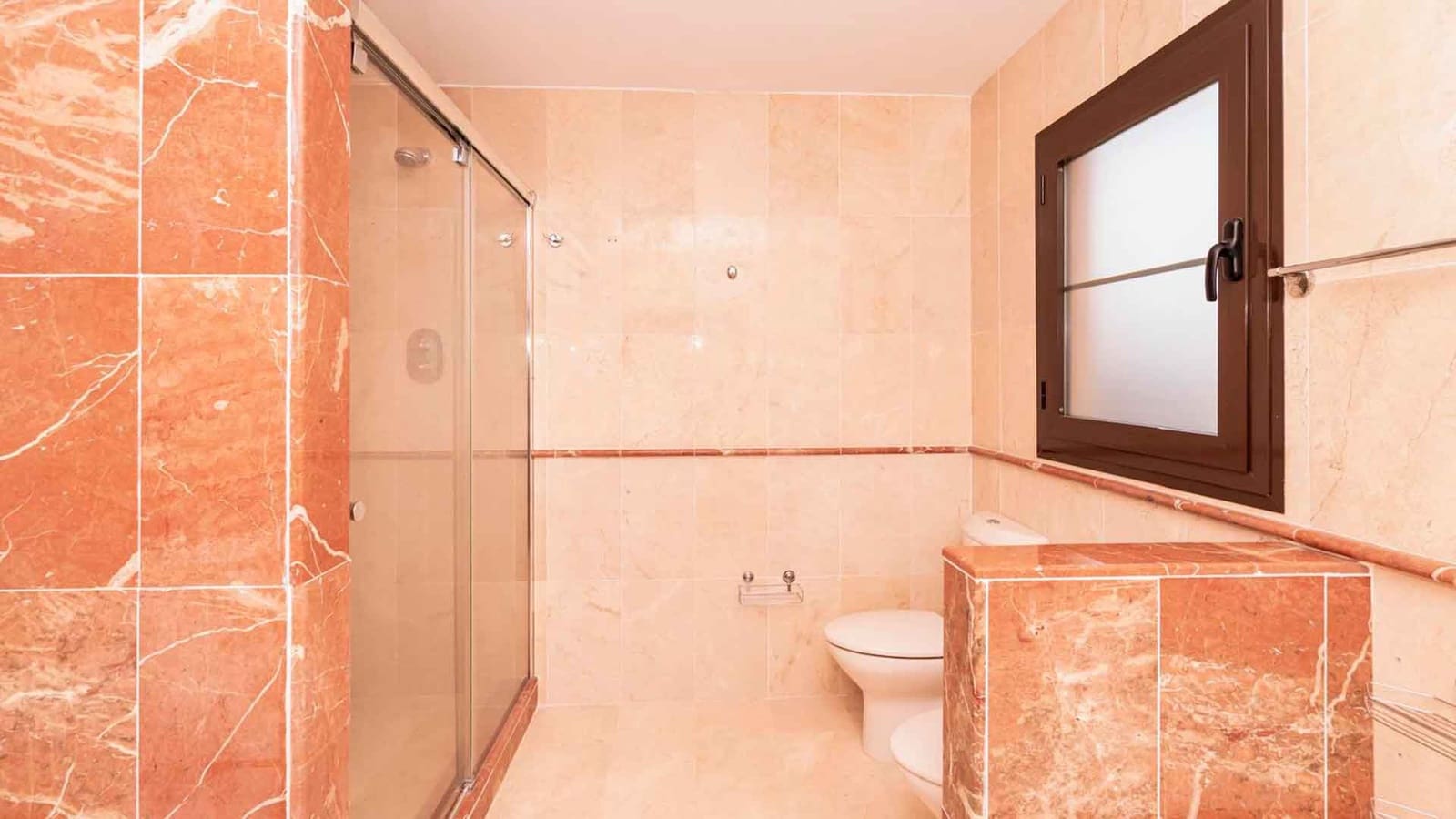 4 makuuhuone Huoneisto myytävänä paikassa Estepona mukana uima-altaan - 850 000 € (Ref: 9599444)