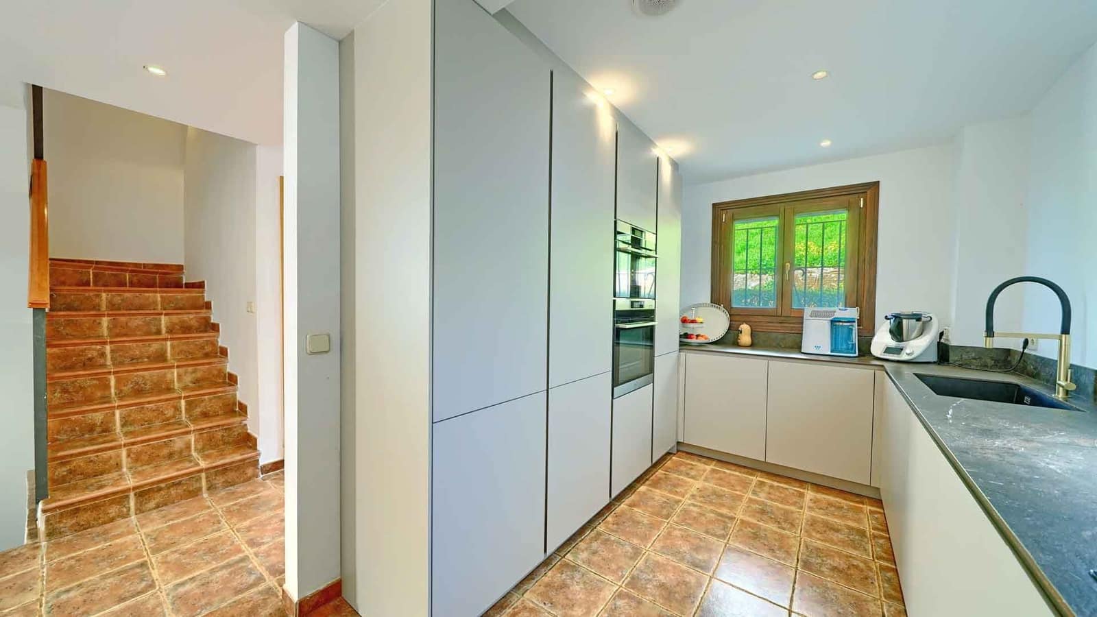 3 bedroom Townhouse for sale in Benahavis with pool - € 749,000 (Ref: 9611365)