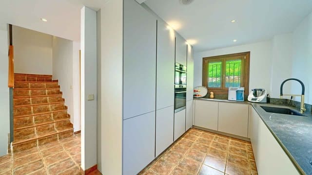 3 bedroom Townhouse for sale in Benahavís pueblo, Benahavís with pool - € 749,000 (Ref: 9611365)