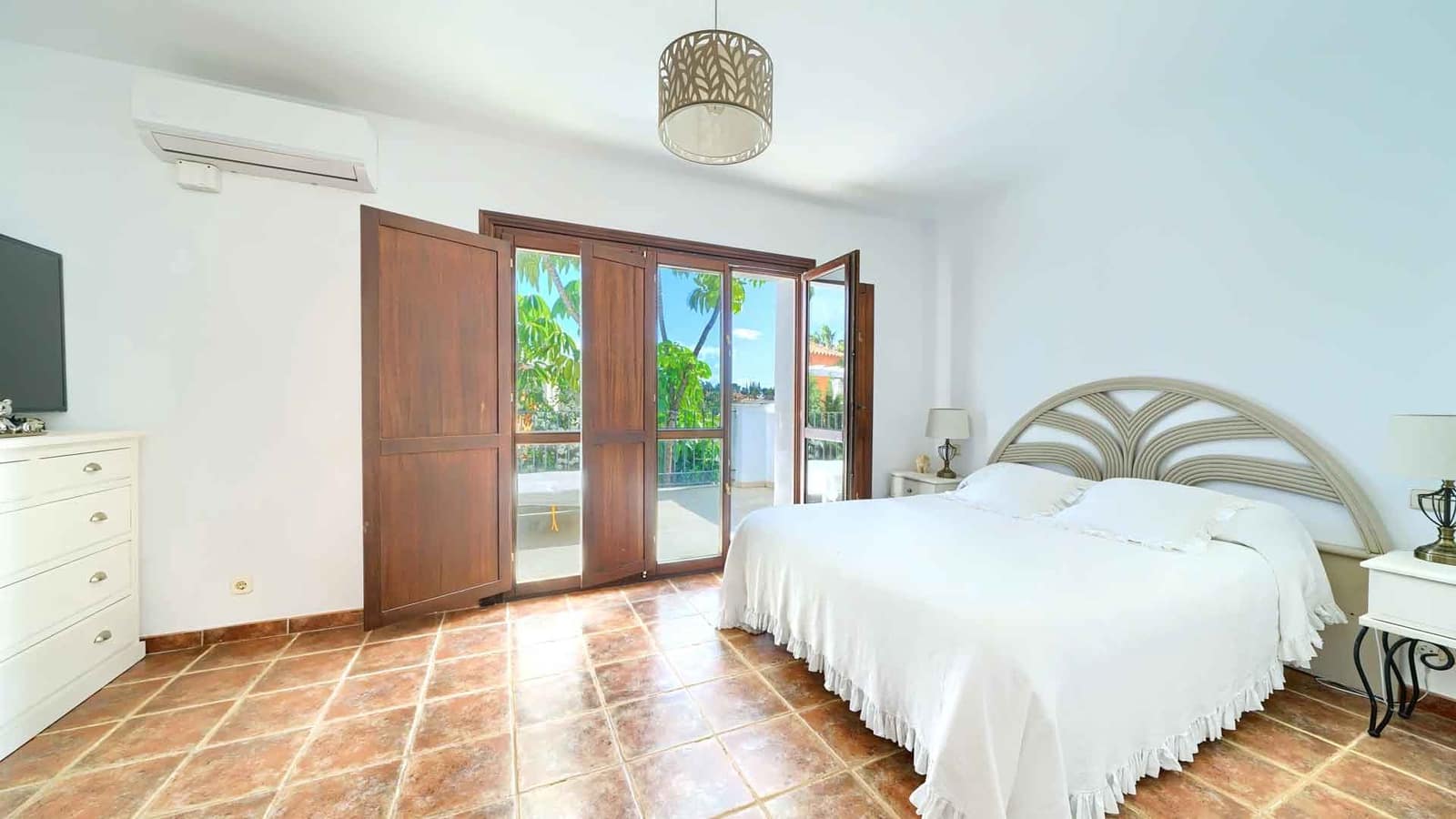 3 bedroom Townhouse for sale in Benahavis with pool - € 749,000 (Ref: 9611365)