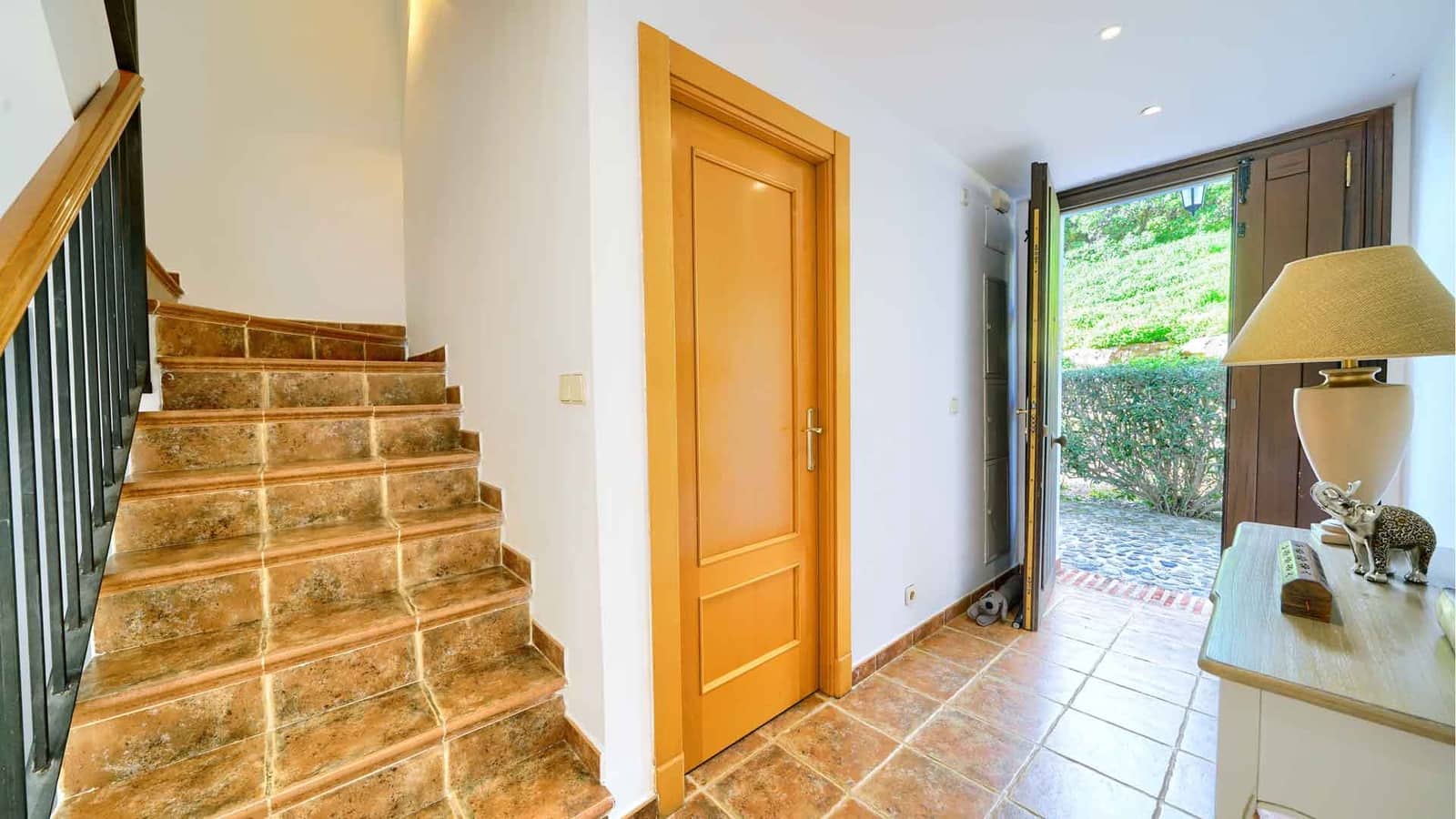 3 bedroom Townhouse for sale in Benahavis with pool - € 749,000 (Ref: 9611365)