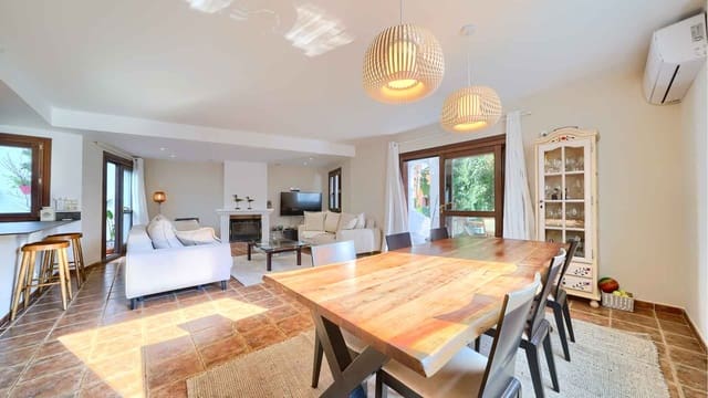 3 bedroom Townhouse for sale in Benahavís pueblo, Benahavís with pool - € 749,000 (Ref: 9611365)