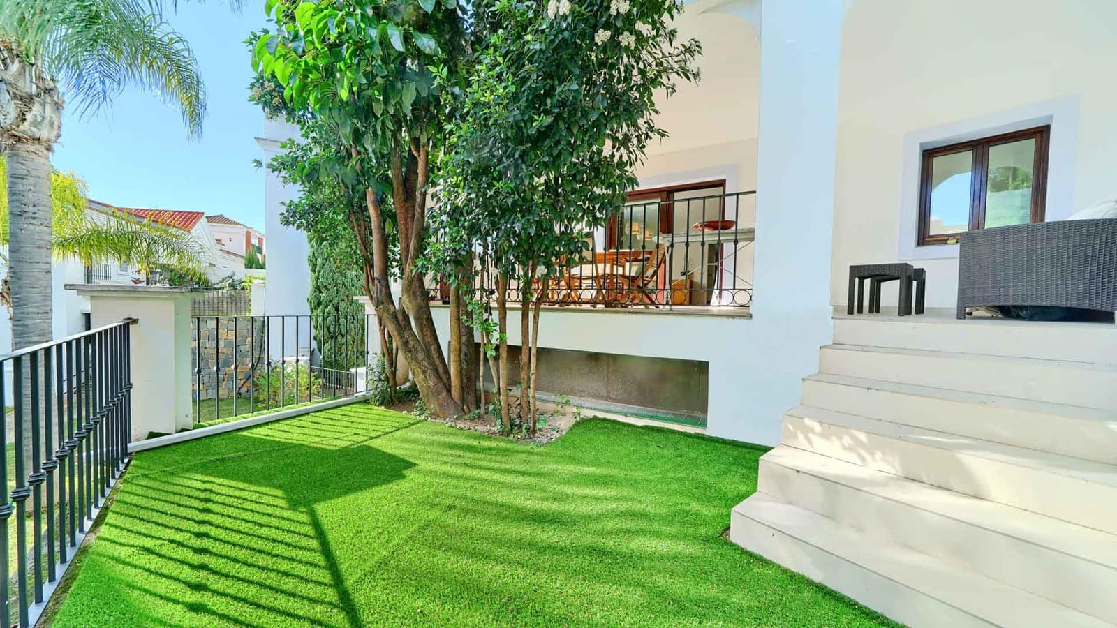 3 bedroom Townhouse for sale in Benahavis with pool - € 749,000 (Ref: 9611365)