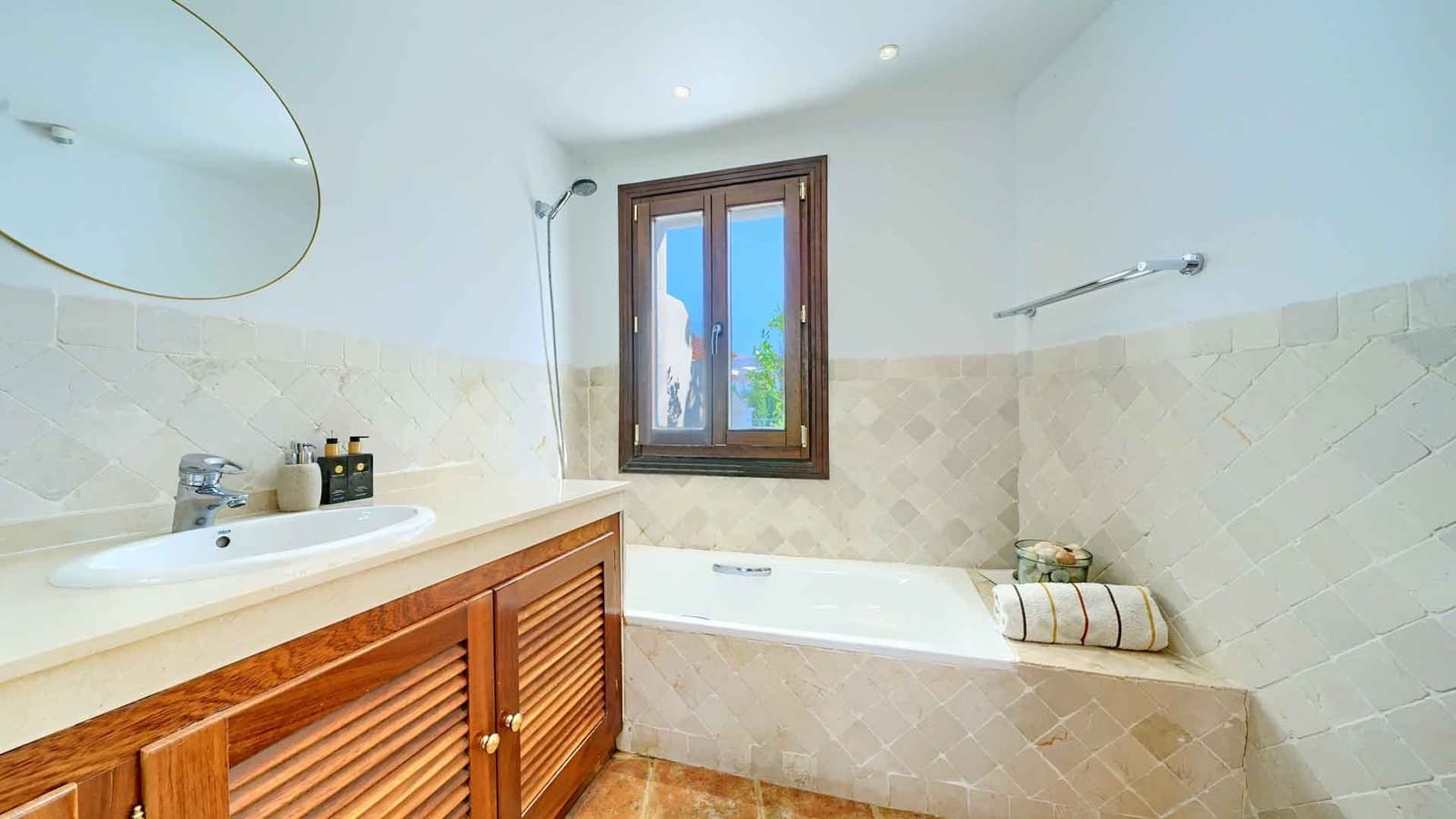 3 bedroom Townhouse for sale in Benahavis with pool - € 749,000 (Ref: 9611365)