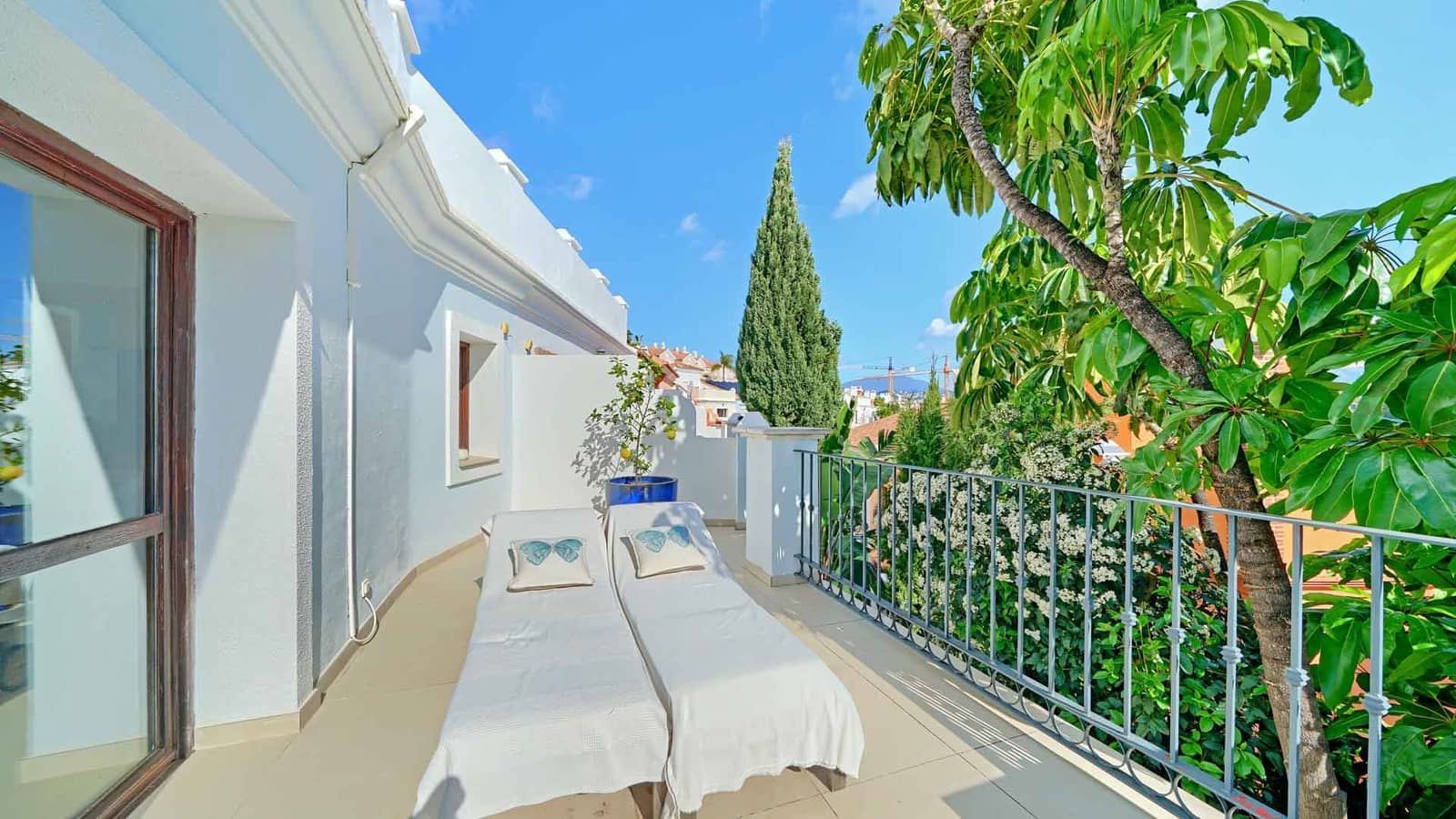 3 bedroom Townhouse for sale in Benahavis with pool - € 749,000 (Ref: 9611365)