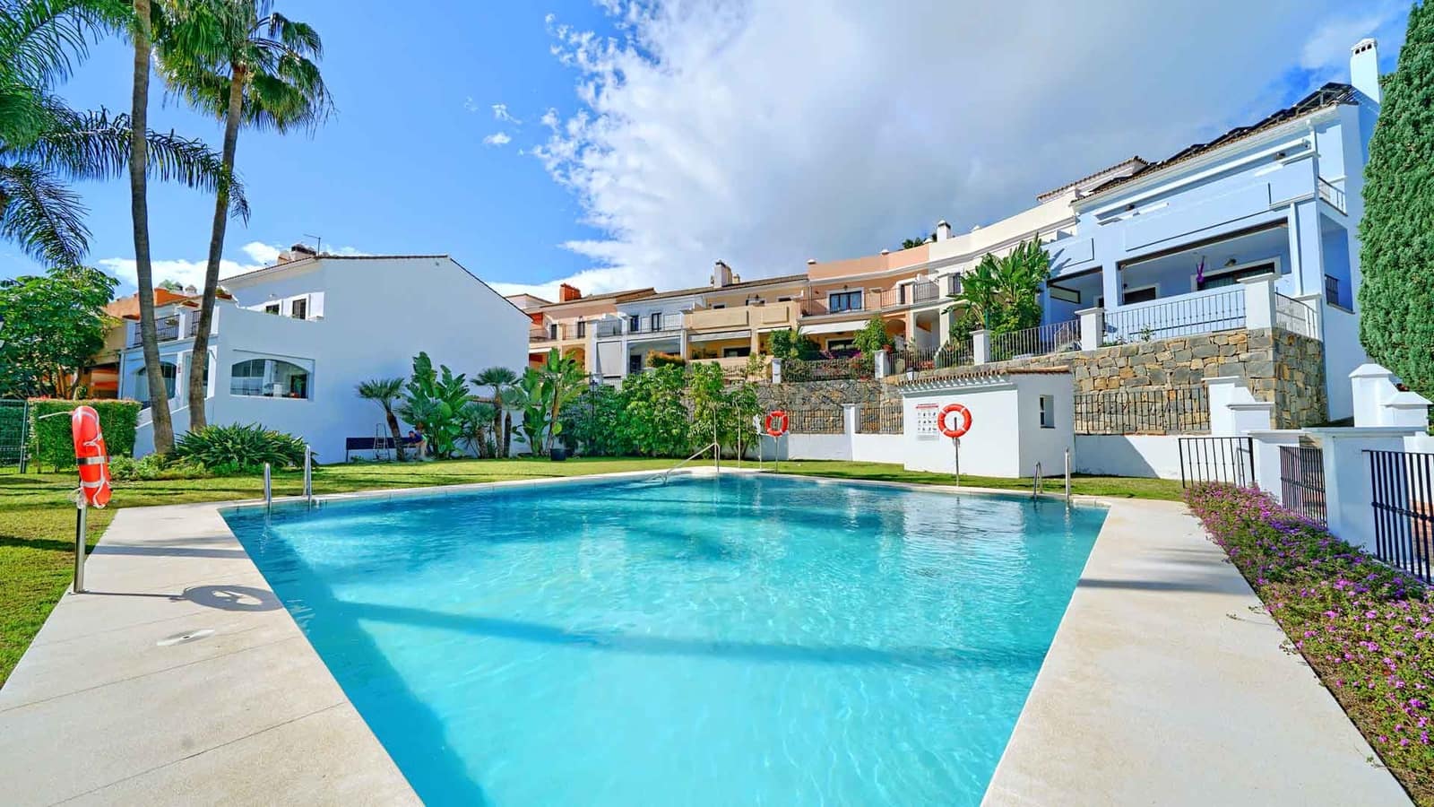 3 bedroom Townhouse for sale in Benahavis with pool - € 749,000 (Ref: 9611365)