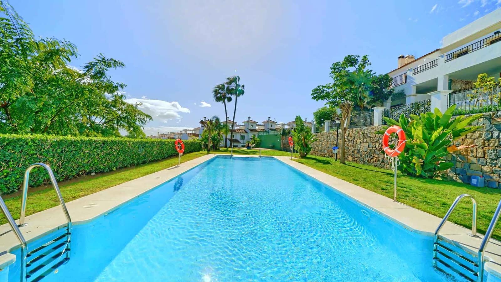 3 bedroom Townhouse for sale in Benahavis with pool - € 749,000 (Ref: 9611365)