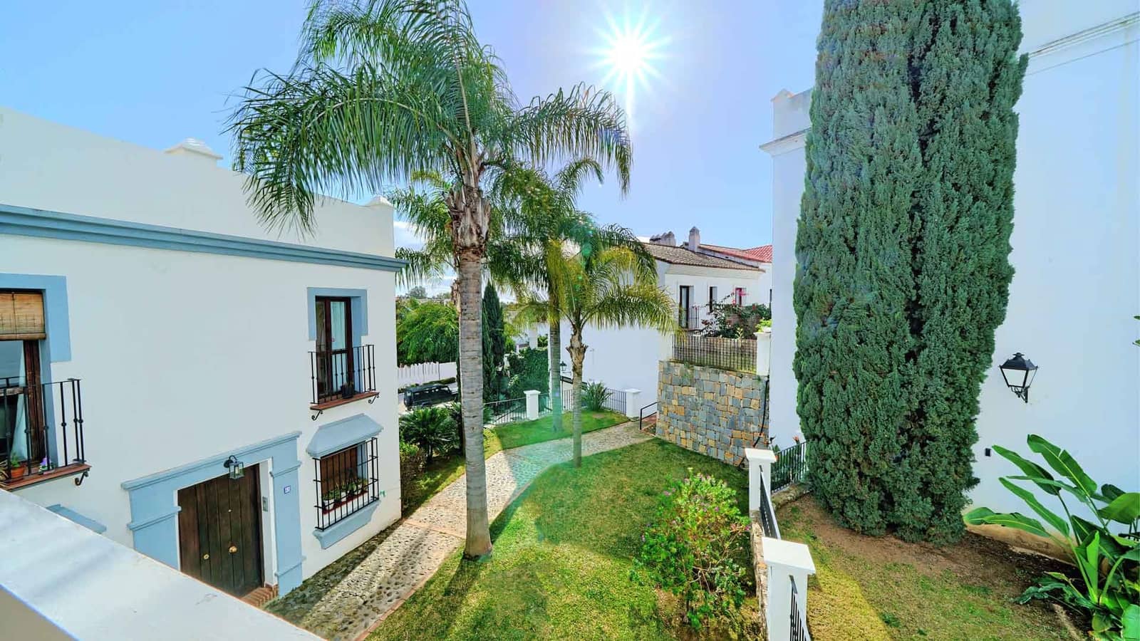 3 bedroom Townhouse for sale in Benahavis with pool - € 749,000 (Ref: 9611365)