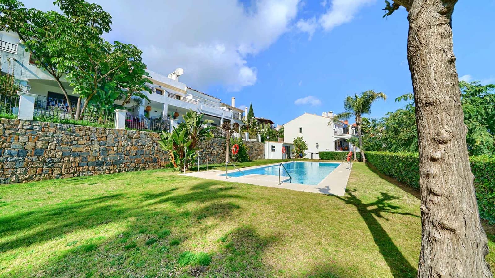 3 bedroom Townhouse for sale in Benahavis with pool - € 749,000 (Ref: 9611365)