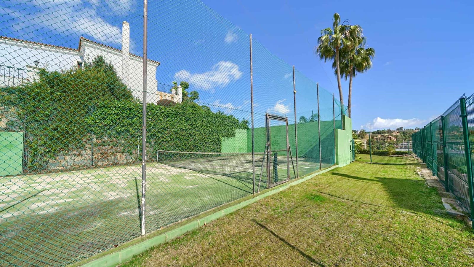 3 bedroom Townhouse for sale in Benahavis with pool - € 749,000 (Ref: 9611365)