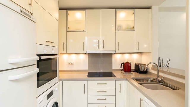 1 bedroom Apartment for sale in Lomas De Marbella, Marbella with pool - € 1,200,000 (Ref: 9619412)