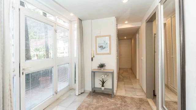 1 bedroom Apartment for sale in Lomas De Marbella, Marbella with pool - € 1,200,000 (Ref: 9619412)