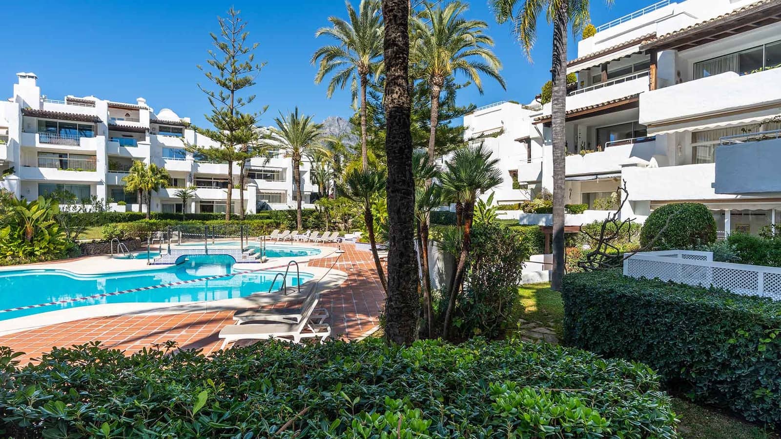 1 bedroom Apartment for sale in Golden Mile with pool - € 1,200,000 (Ref: 9619412)