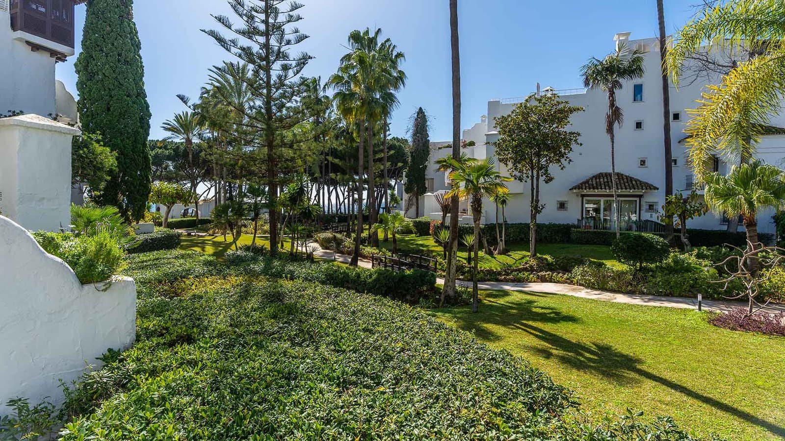 1 bedroom Apartment for sale in Golden Mile with pool - € 1,200,000 (Ref: 9619412)