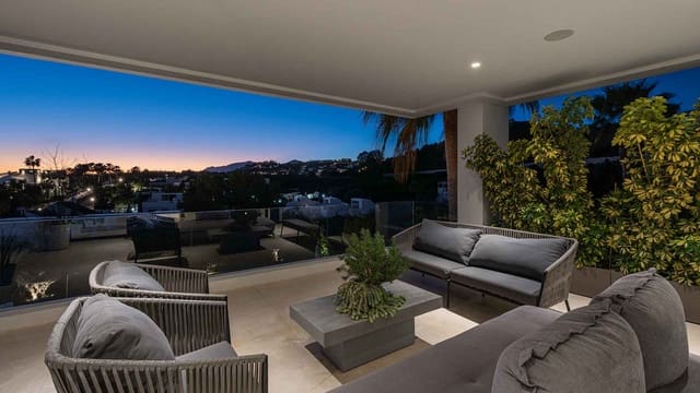 6 bedroom Villa for sale in Nueva Andalucía Centro, Marbella with pool - € 3,980,000 (Ref: 9625799)