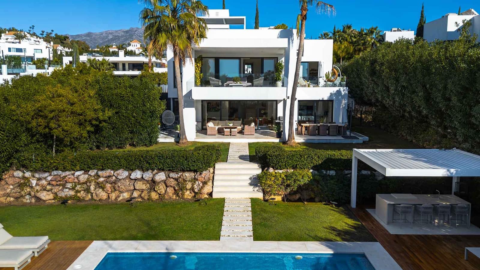 6 sypialnia Willa na sprzedaż w Nueva Andalucia z basenem - 3 980 000 € (Ref: 9625799)