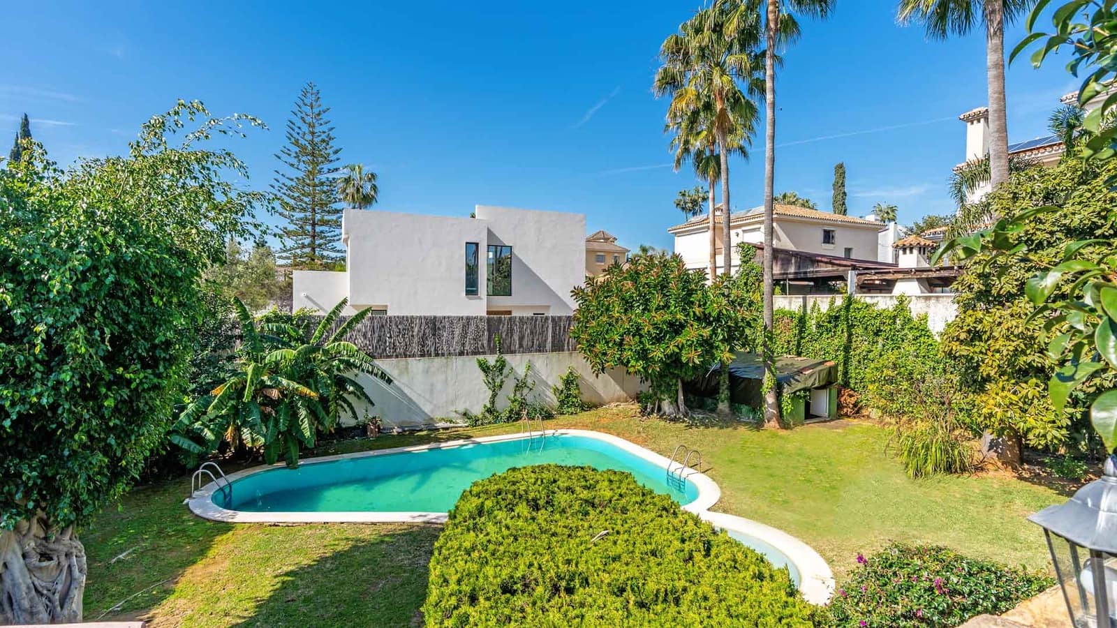 5 slaapkamer Villa te koop in Marbella met zwembad - € 2.350.000 (Ref: 9630140)