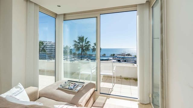 Ático de 4 habitaciones en Playa Bajadilla - Puertos, Marbella en venta con piscina - 1.700.000 € (Ref: 9630141)