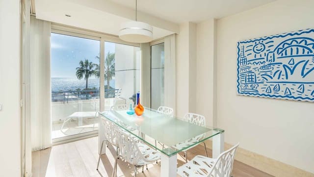 Ático de 4 habitaciones en Playa Bajadilla - Puertos, Marbella en venta con piscina - 1.700.000 € (Ref: 9630141)