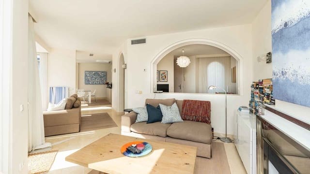 Ático de 4 habitaciones en Playa Bajadilla - Puertos, Marbella en venta con piscina - 1.700.000 € (Ref: 9630141)