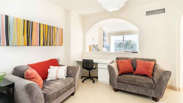 Ático de 4 habitaciones en Playa Bajadilla - Puertos, Marbella en venta con piscina - 1.700.000 € (Ref: 9630141)