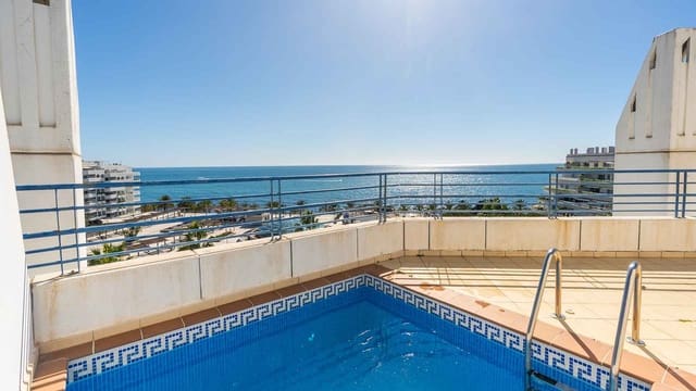 Ático de 4 habitaciones en Playa Bajadilla - Puertos, Marbella en venta con piscina - 1.700.000 € (Ref: 9630141)