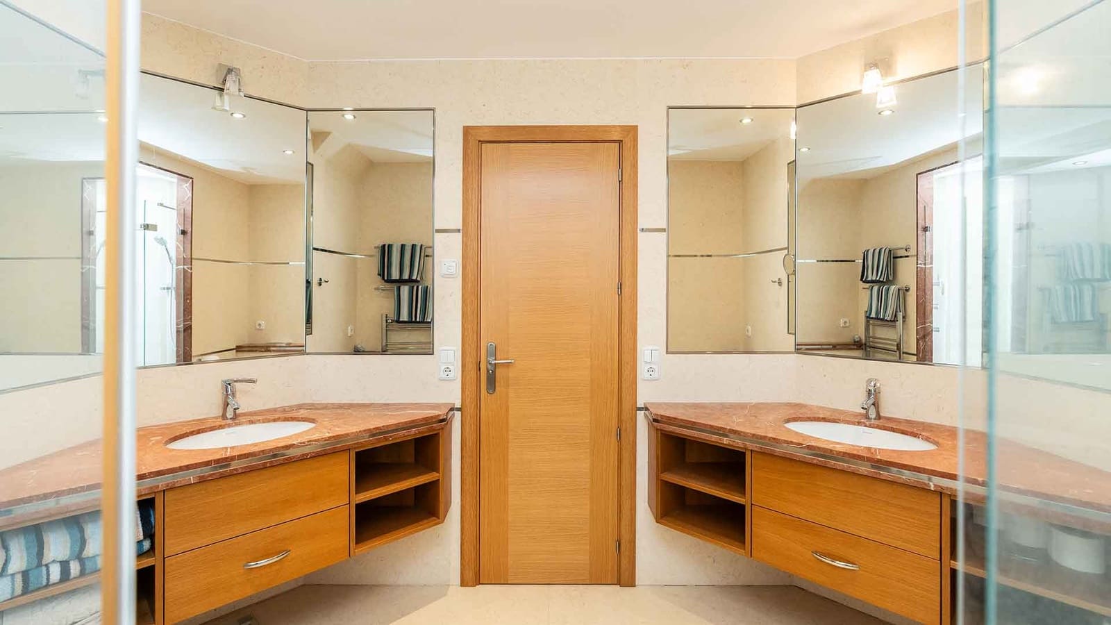 Ático de 4 habitaciones en Marbella en venta con piscina - 1.700.000 € (Ref: 9630141)