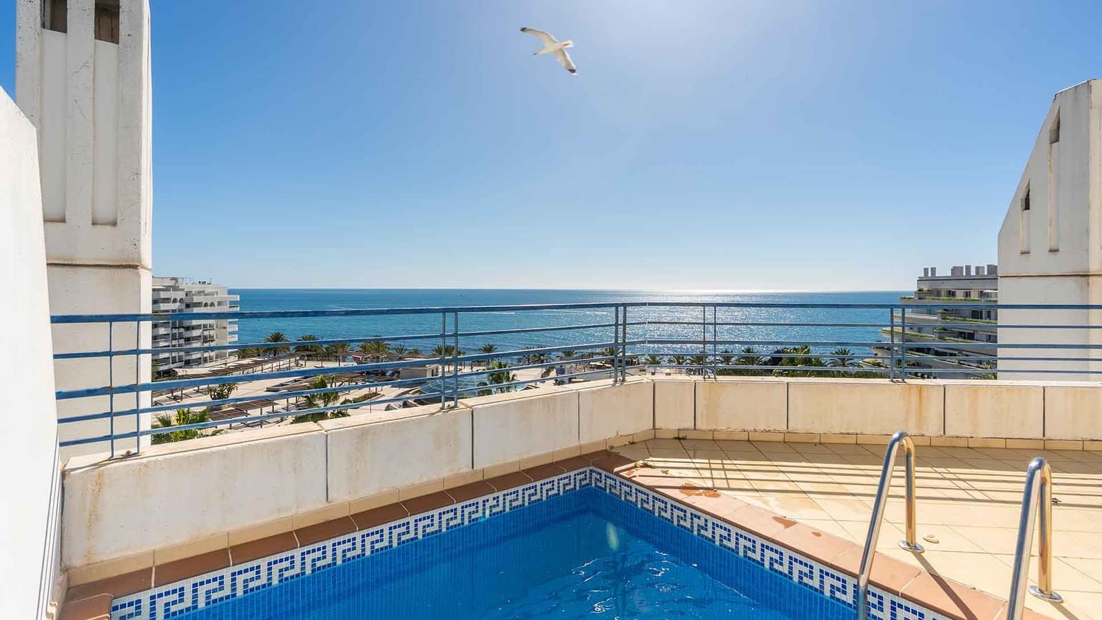 Ático de 4 habitaciones en Marbella en venta con piscina - 1.700.000 € (Ref: 9630141)