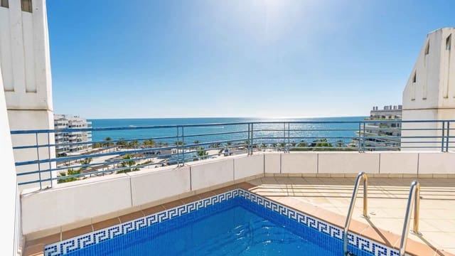 4 bedroom Penthouse for sale in Playa Bajadilla - Puertos, Marbella with pool - € 1,700,000 (Ref: 9630141)