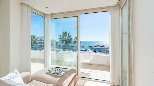 4 bedroom Penthouse for sale in Playa Bajadilla - Puertos, Marbella with pool - € 1,700,000 (Ref: 9630141)