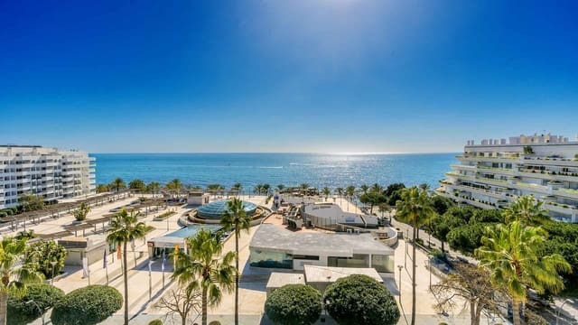 4 bedroom Penthouse for sale in Playa Bajadilla - Puertos, Marbella with pool - € 1,700,000 (Ref: 9630141)