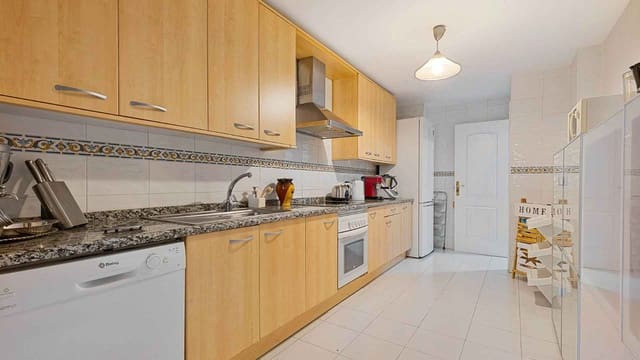 3 makuuhuone Huoneisto myytävänä paikassa San Pedro de Alcántara Pueblo, Marbella mukana uima-altaan - 690 000 € (Ref: 9655975)