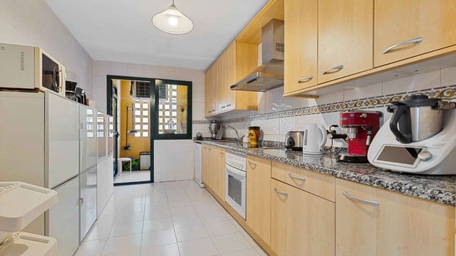 3 makuuhuone Huoneisto myytävänä paikassa San Pedro de Alcántara Pueblo, Marbella mukana uima-altaan - 690 000 € (Ref: 9655975)