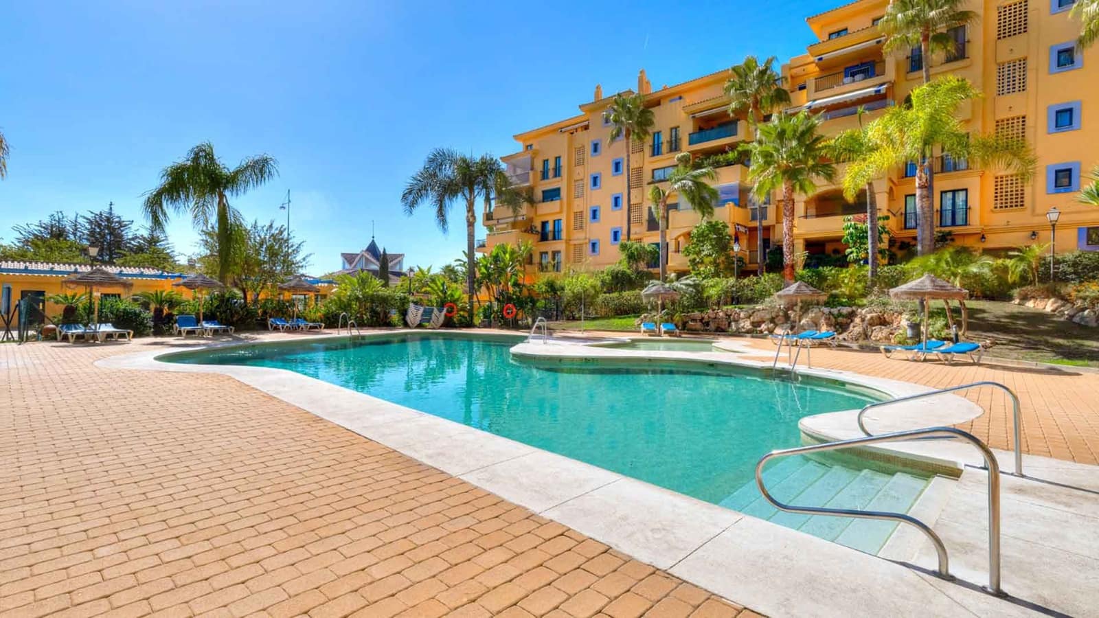 3 soveværelse Lejlighed til salg i San Pedro de Alcantara med swimmingpool - € 690.000 (Ref: 9655975)