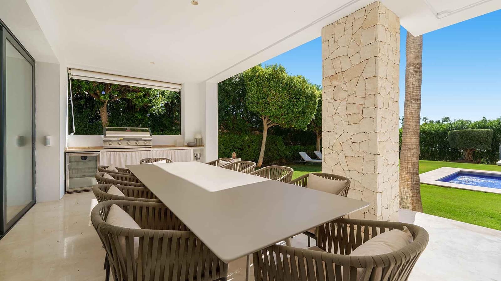 6 soverom Villa til salgs i Nueva Andalucia med svømmebasseng - € 4 290 000 (Ref: 9670366)