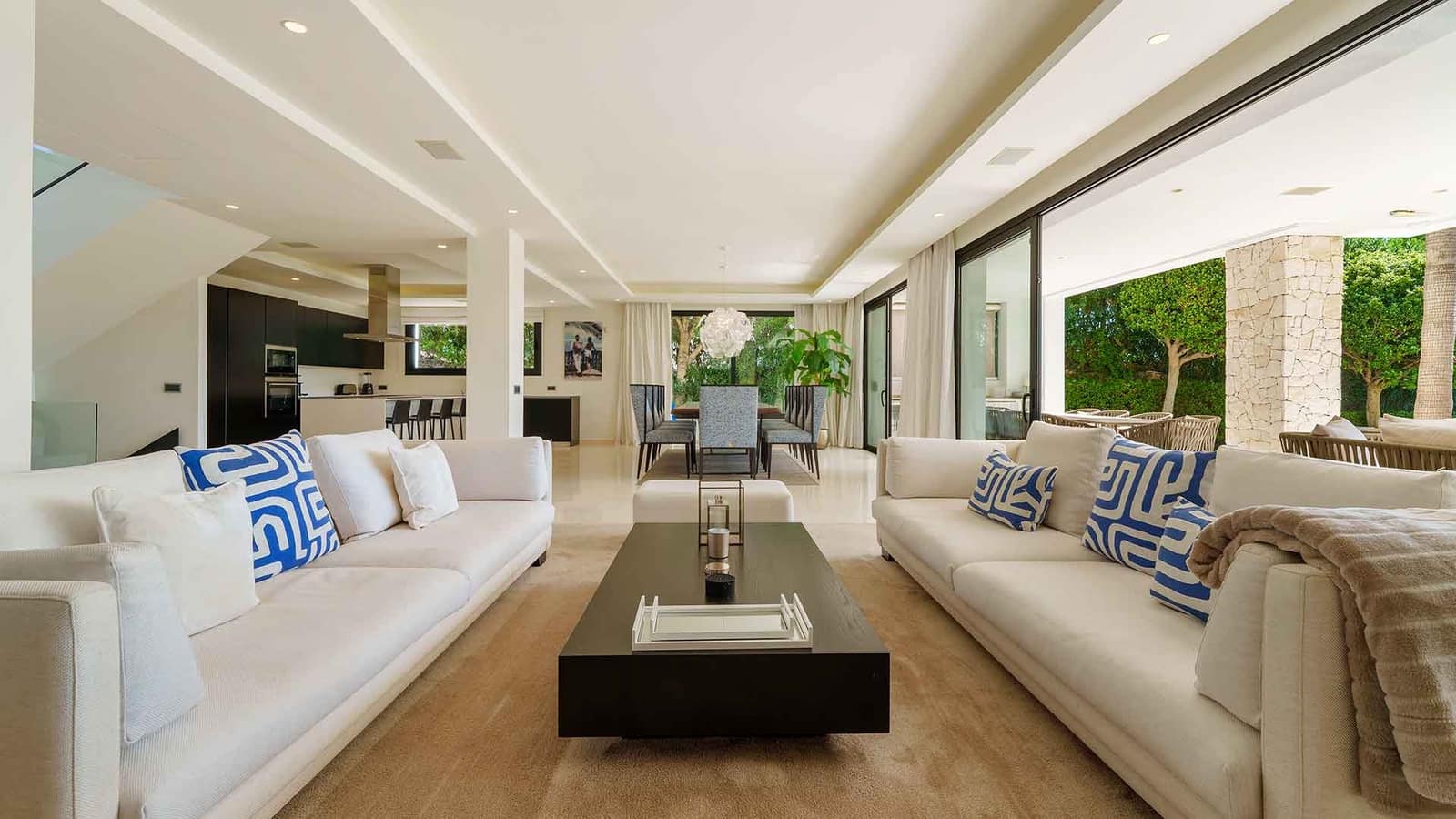 6 soverom Villa til salgs i Nueva Andalucia med svømmebasseng - € 4 290 000 (Ref: 9670366)