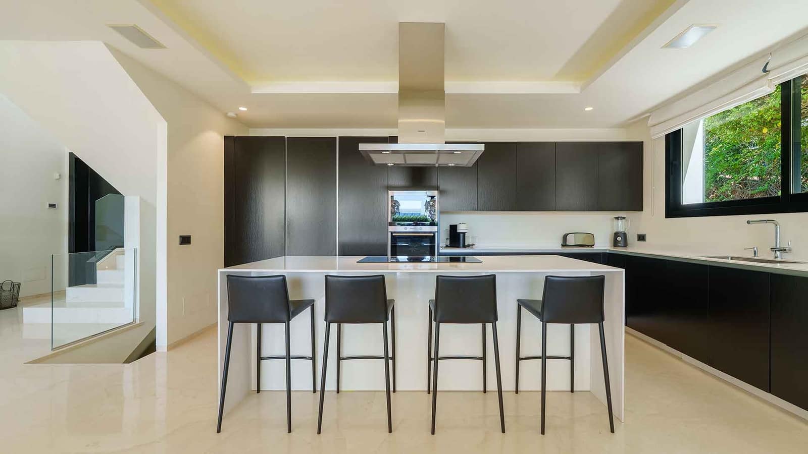 6 soverom Villa til salgs i Nueva Andalucia med svømmebasseng - € 4 290 000 (Ref: 9670366)