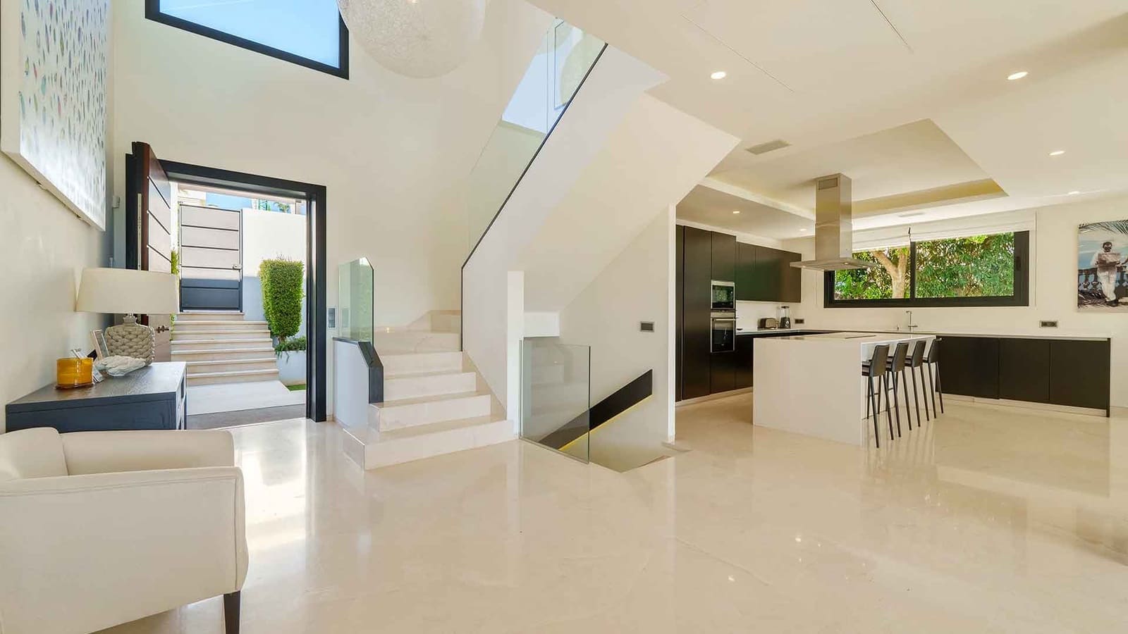 6 soverom Villa til salgs i Nueva Andalucia med svømmebasseng - € 4 290 000 (Ref: 9670366)