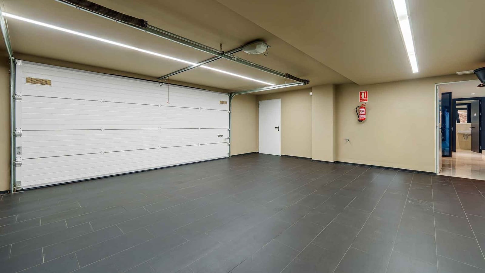 6 soverom Villa til salgs i Nueva Andalucia med svømmebasseng - € 4 290 000 (Ref: 9670366)