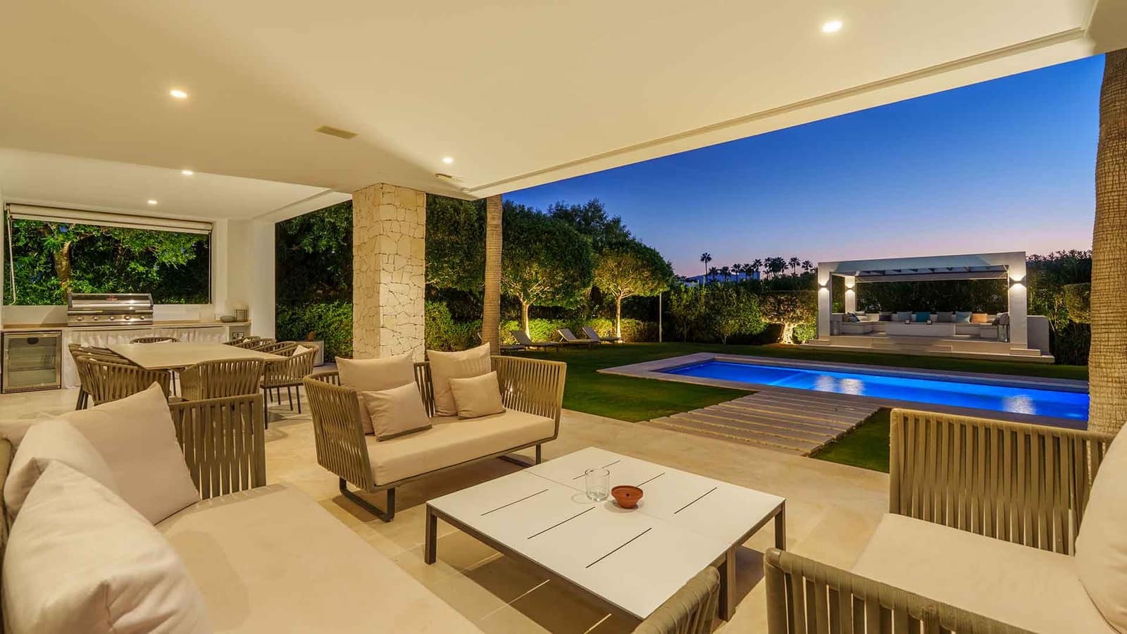 6 soverom Villa til salgs i Nueva Andalucia med svømmebasseng - € 4 290 000 (Ref: 9670366)