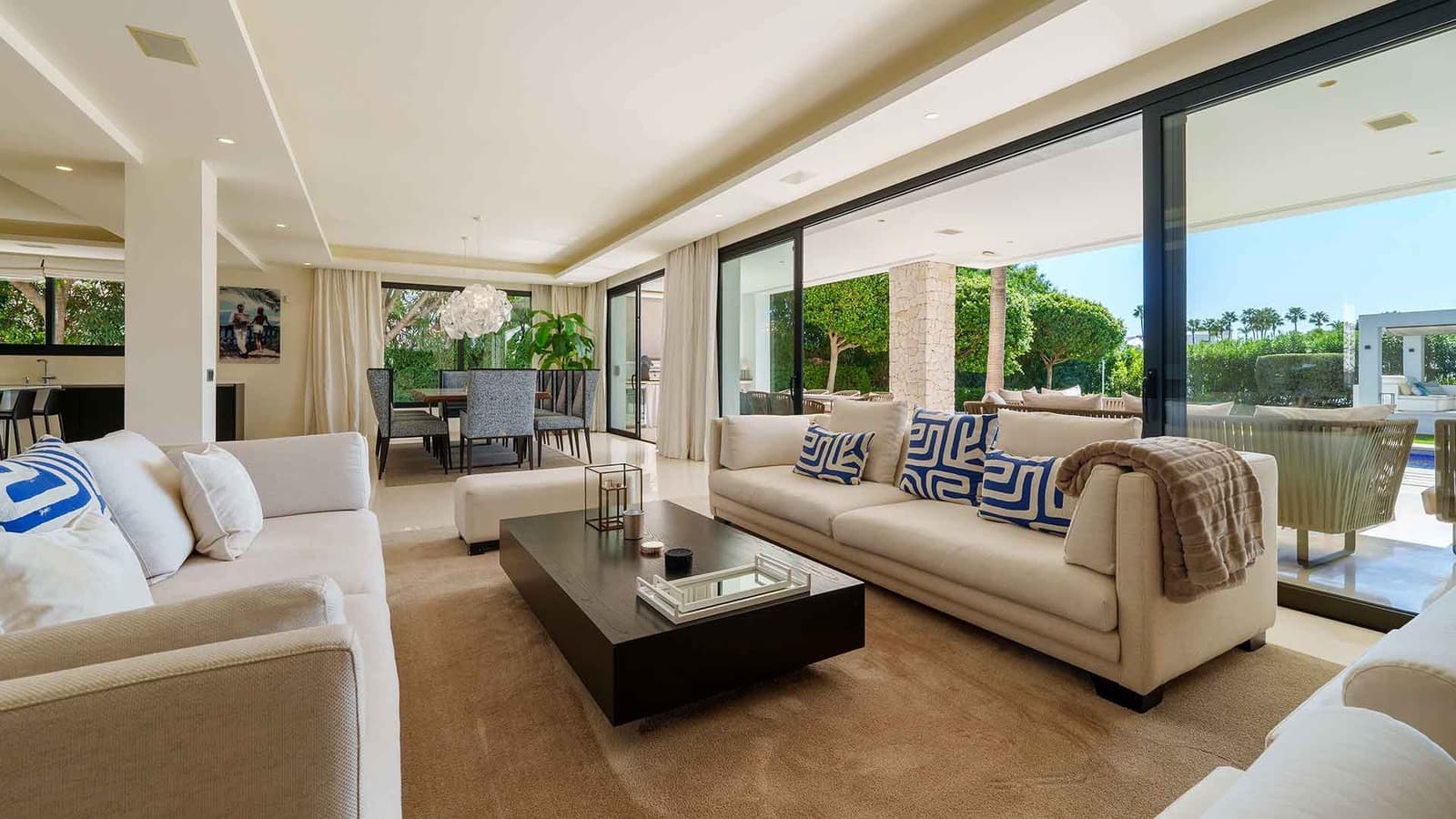 6 soverom Villa til salgs i Nueva Andalucia med svømmebasseng - € 4 290 000 (Ref: 9670366)