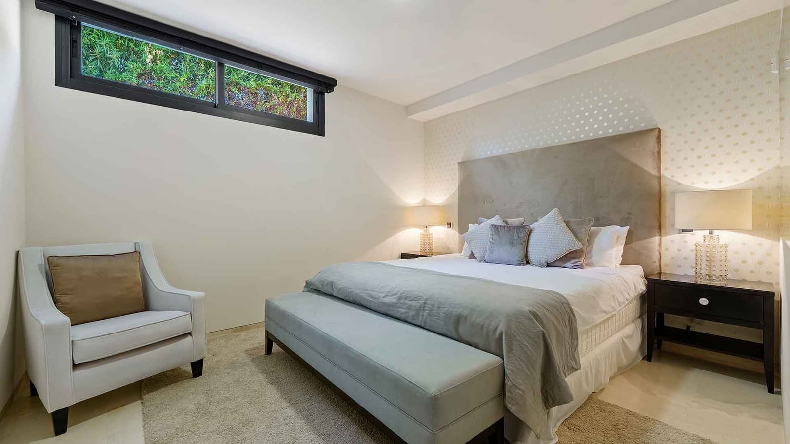 6 soverom Villa til salgs i Nueva Andalucia med svømmebasseng - € 4 290 000 (Ref: 9670366)