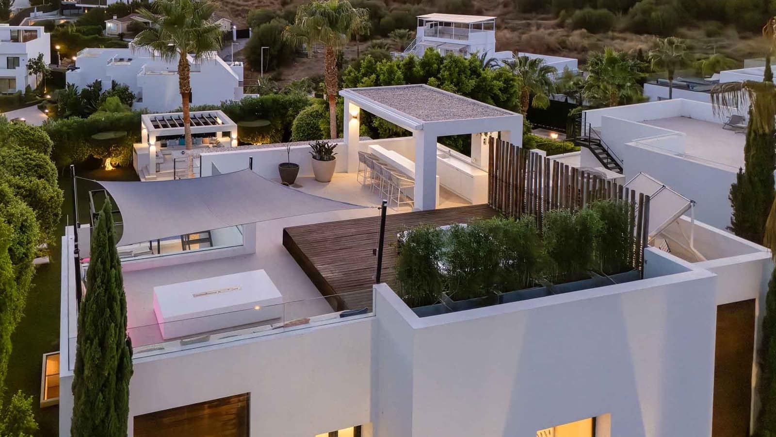 6 soverom Villa til salgs i Nueva Andalucia med svømmebasseng - € 4 290 000 (Ref: 9670366)