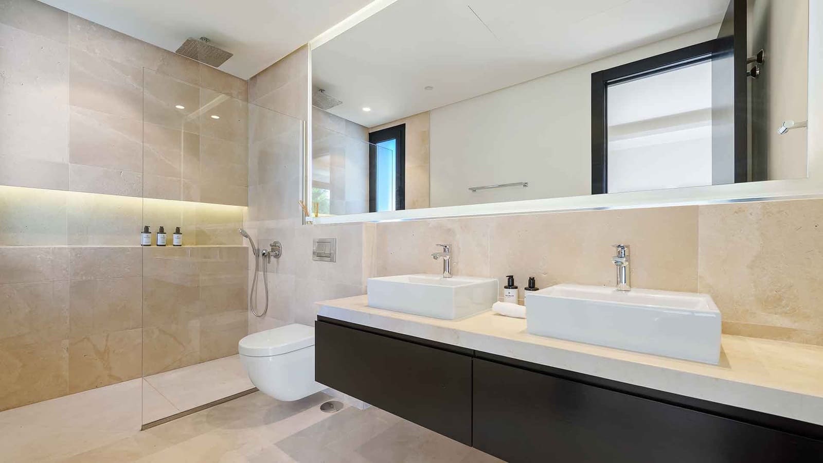 6 soverom Villa til salgs i Nueva Andalucia med svømmebasseng - € 4 290 000 (Ref: 9670366)