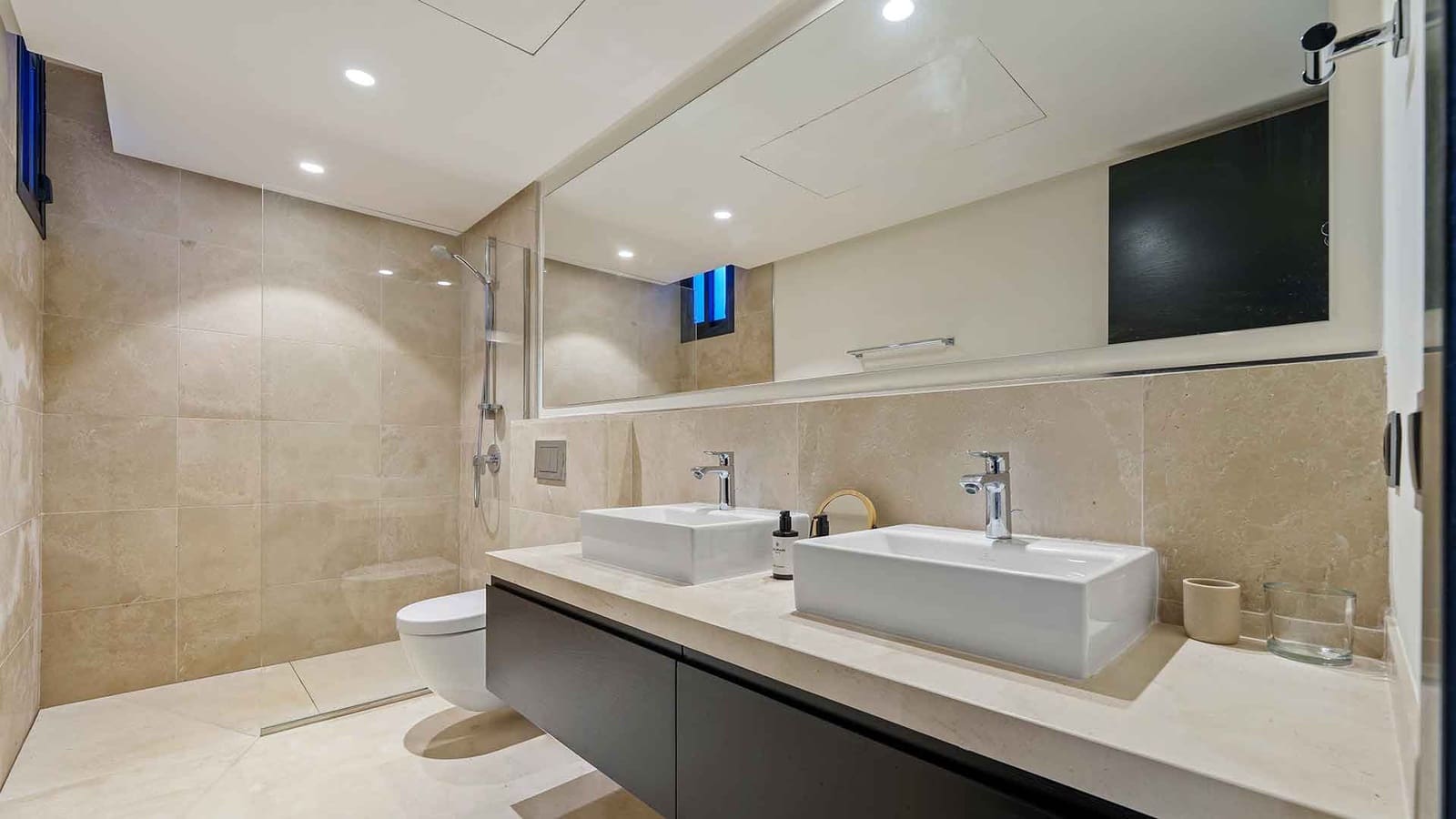 6 soverom Villa til salgs i Nueva Andalucia med svømmebasseng - € 4 290 000 (Ref: 9670366)