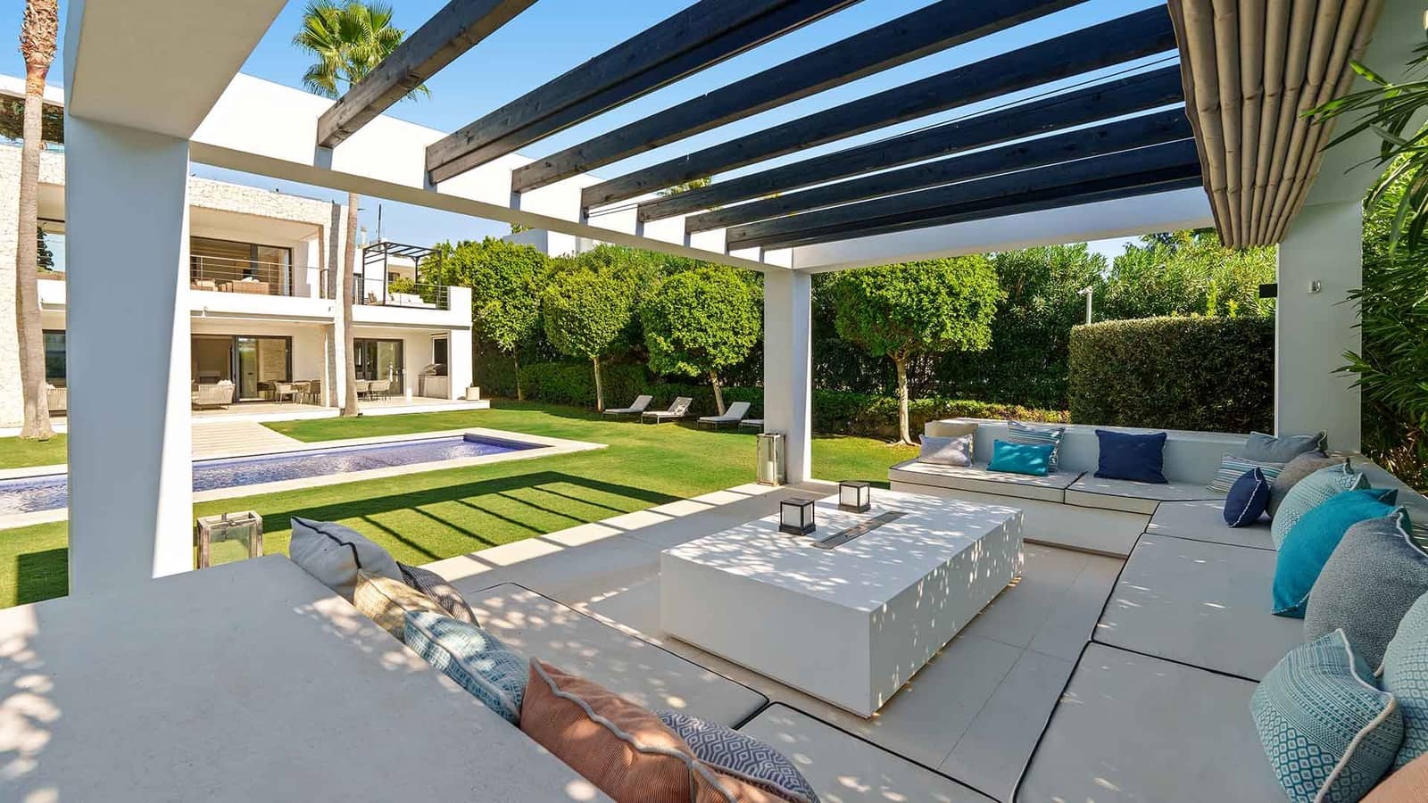 6 soverom Villa til salgs i Nueva Andalucia med svømmebasseng - € 4 290 000 (Ref: 9670366)